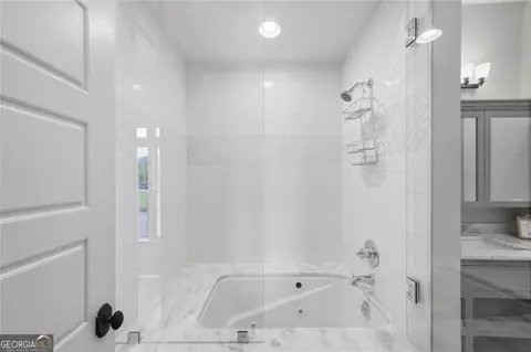 Bath - 445 E Valley Rd NE, Rydal, GA 30171 photo 10 of 10
