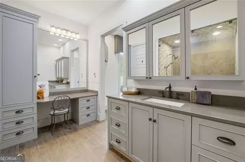 Bath - 445 E Valley Rd NE, Rydal, GA 30171 photo 5 of 10