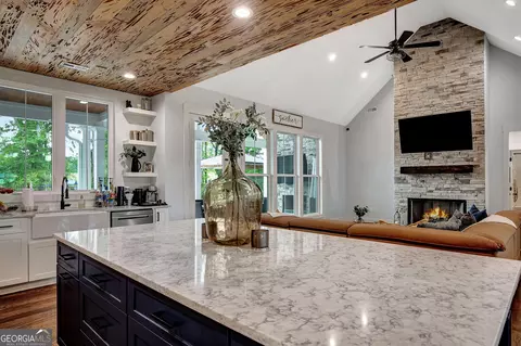 Kitchen - 399 Dunn St, Molena, GA 30258 photo 10 of 11