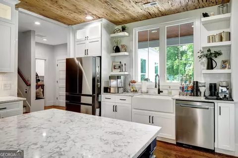 Kitchen - 399 Dunn St, Molena, GA 30258 photo 9 of 11