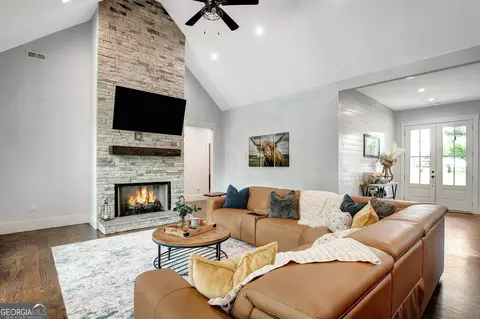 Living - 399 Dunn St, Molena, GA 30258 photo 2 of 4