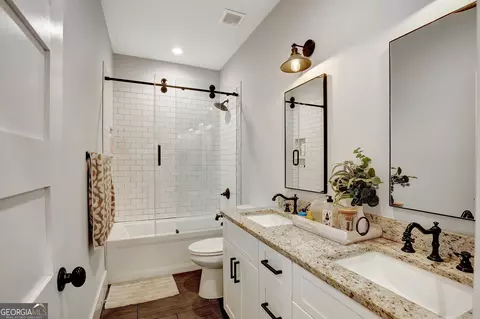 Bath - 399 Dunn St, Molena, GA 30258 photo 4 of 5