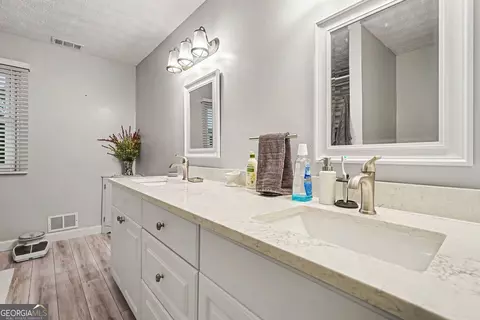 Bath - 3344 Windgate Dr, Buford, GA 30519 photo 1 of 3