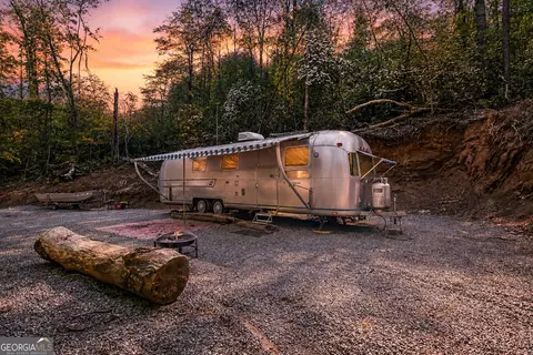 1472 Nugget Ln, Ellijay, GA 30540
