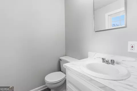 Bath - 858 Pine Shadow Ln, Winder, GA 30680 photo 2 of 2