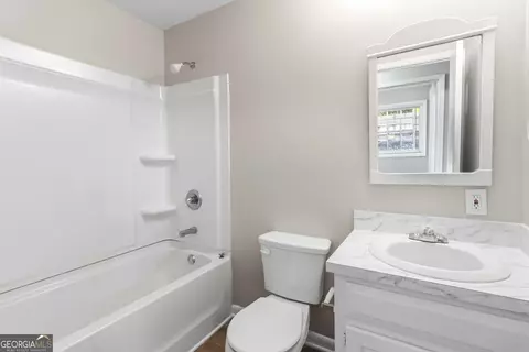 Bath - 858 Pine Shadow Ln, Winder, GA 30680 photo 1 of 2