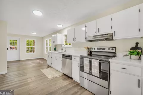 Kitchen - 2441 Highway 36 E, Jackson, GA 30233 photo 1 of 2