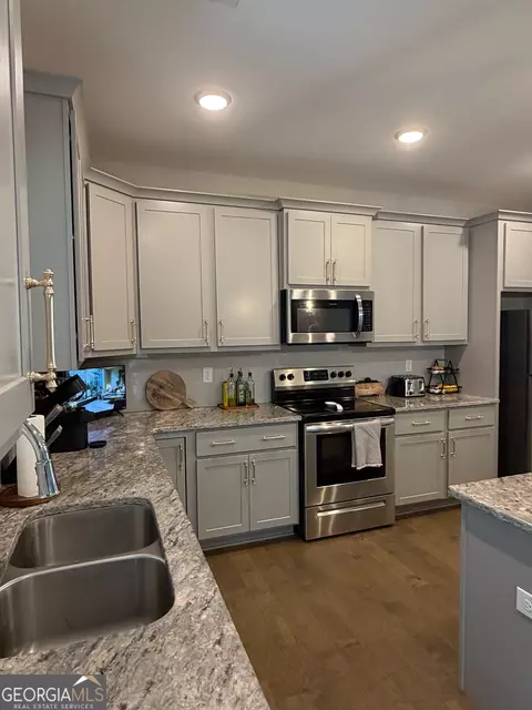 Kitchen - 735 Crestwood Pkwy, Evans, GA 30809 photo 2 of 3