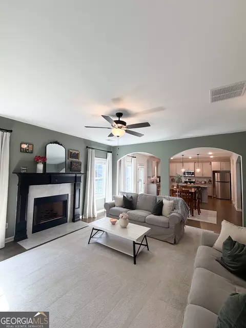 Living - 735 Crestwood Pkwy, Evans, GA 30809 photo 1 of 2