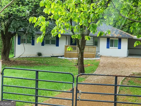 718 Springlake Rd, Lawrenceville, GA 30045