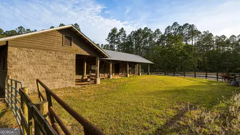 Exterior - 601 Bluff Rd N, White Oak, GA 31568 photo 4 of 36