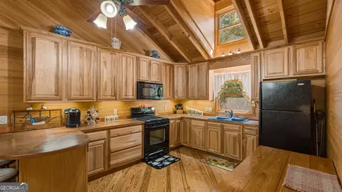 Kitchen - 601 Bluff Rd N, White Oak, GA 31568 photo 2 of 5