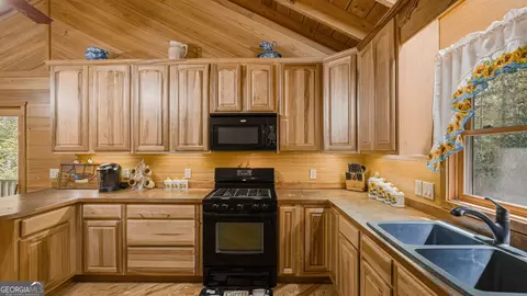 Kitchen - 601 Bluff Rd N, White Oak, GA 31568 photo 4 of 5