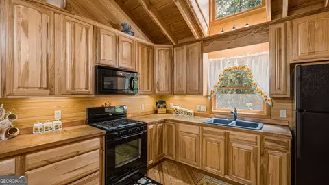Kitchen - 601 Bluff Rd N, White Oak, GA 31568 photo 3 of 5