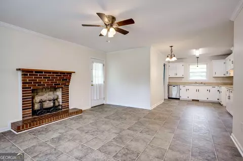 Living - 310 Black St, Thomson, GA 30824 photo 6 of 6