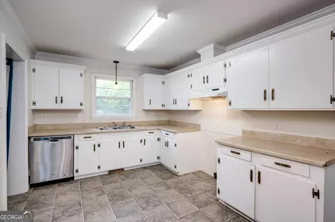 Kitchen - 310 Black St, Thomson, GA 30824 photo 2 of 3