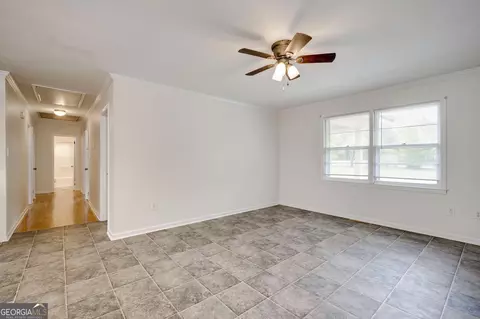 Living - 310 Black St, Thomson, GA 30824 photo 4 of 6