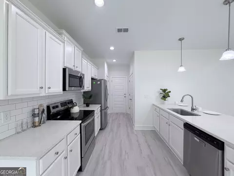 Kitchen - 453 Oconner Blvd, Athens, GA 30607 photo 2 of 3