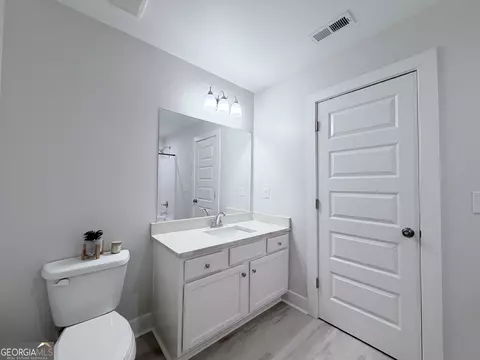 Bath - 453 Oconner Blvd, Athens, GA 30607 photo 3 of 3