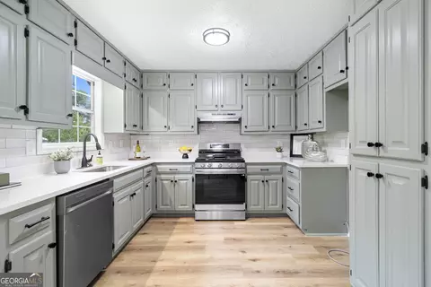 6584 River Glen Dr, Riverdale, GA 30296