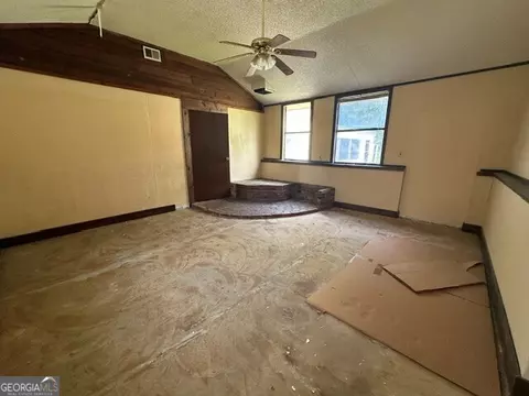 Living - 308 Three Rivers Ln, Uvalda, GA 30473 photo 5 of 5