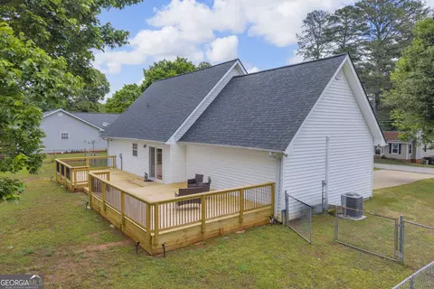 Exterior - 89 Chanticleer Rd, Commerce, GA 30529 photo 8 of 9