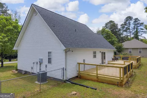 Exterior - 89 Chanticleer Rd, Commerce, GA 30529 photo 6 of 9