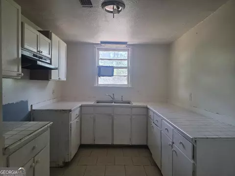 Kitchen - 3127 Hendrix Cir SW, Covington, GA 30014 photo 1 of 4