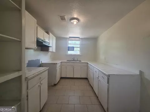 Kitchen - 3127 Hendrix Cir SW, Covington, GA 30014 photo 3 of 4