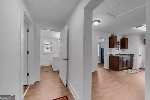 Entry Way - 337 State St, Commerce, GA 30529 photo 6 of 6