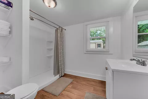 Bath - 337 State St, Commerce, GA 30529 photo 1 of 2