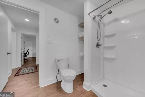 Bath - 337 State St, Commerce, GA 30529 photo 2 of 2
