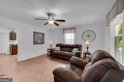 Living - 337 State St, Commerce, GA 30529 photo 1 of 1