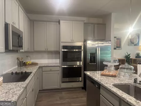 Kitchen - 302 Glenhaven Dr, Lagrange, GA 30241 photo 6 of 6