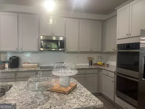 Kitchen - 302 Glenhaven Dr, Lagrange, GA 30241 photo 5 of 6