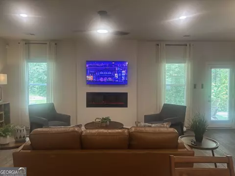 Living - 302 Glenhaven Dr, Lagrange, GA 30241 photo 1 of 2