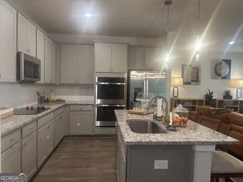 Kitchen - 302 Glenhaven Dr, Lagrange, GA 30241 photo 4 of 6