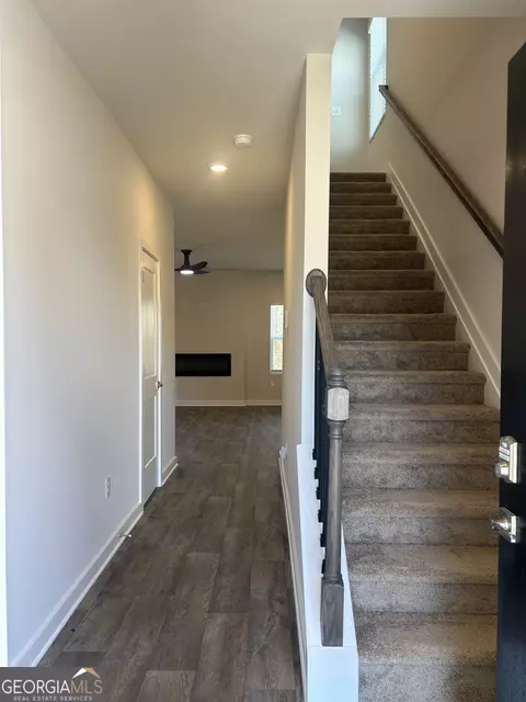 Entry Way - 503 Headwater Ct, Lagrange, GA 30241 photo 1 of 4