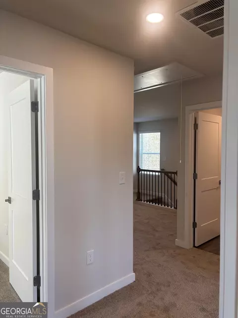 Entry Way - 503 Headwater Ct, Lagrange, GA 30241 photo 4 of 4
