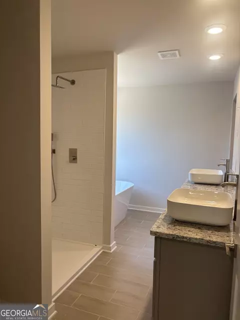 Bath - 503 Headwater Ct, Lagrange, GA 30241 photo 2 of 2