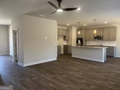 Living - 503 Headwater Ct, Lagrange, GA 30241 photo 3 of 3