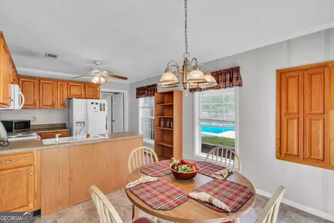 Dining - 87 Georgia Ave, Adrian, GA 31002 photo 1 of 1