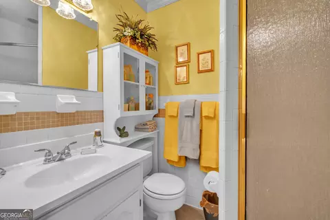 Bath - 87 Georgia Ave, Adrian, GA 31002 photo 2 of 5