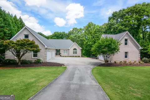 305 Lakeshore Dr, Hartwell, GA 30643
