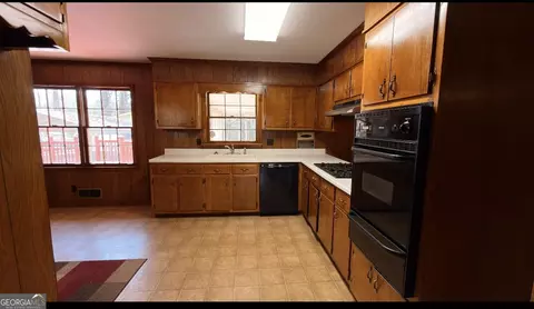Kitchen - 5 Ridge Dr, Hampton, GA 30228 photo 1 of 2