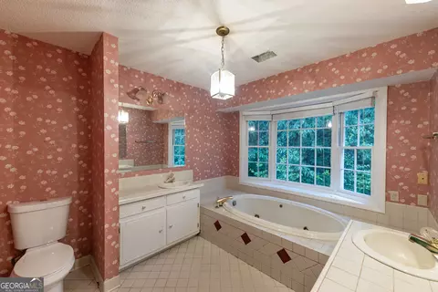Bath - 124 David Dr, Thomaston, GA 30286 photo 2 of 2