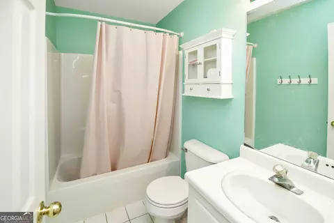 Bath - 143 Cameron Pointe Dr, Lagrange, GA 30240 photo 3 of 4