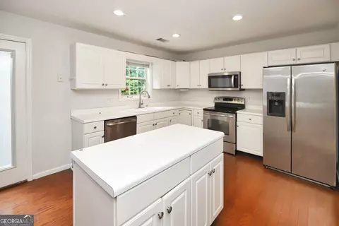 Kitchen - 143 Cameron Pointe Dr, Lagrange, GA 30240 photo 2 of 2
