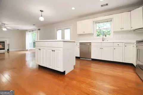 Kitchen - 143 Cameron Pointe Dr, Lagrange, GA 30240 photo 1 of 2