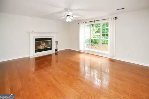 Living - 143 Cameron Pointe Dr, Lagrange, GA 30240 photo 3 of 3
